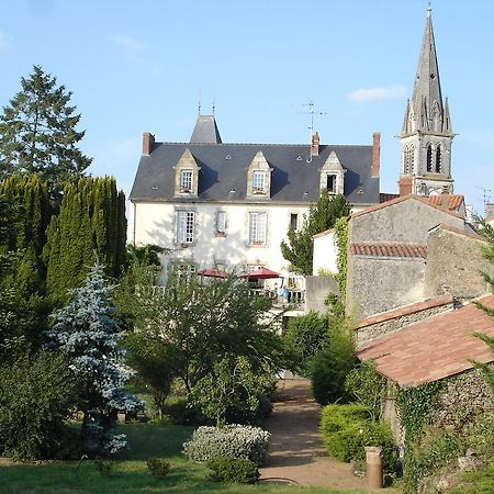 Le Petit Chateau - Tiffauges Proche Puy Dufou Bagian luar foto