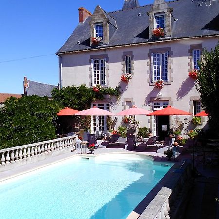 Le Petit Chateau - Tiffauges Proche Puy Dufou Bagian luar foto