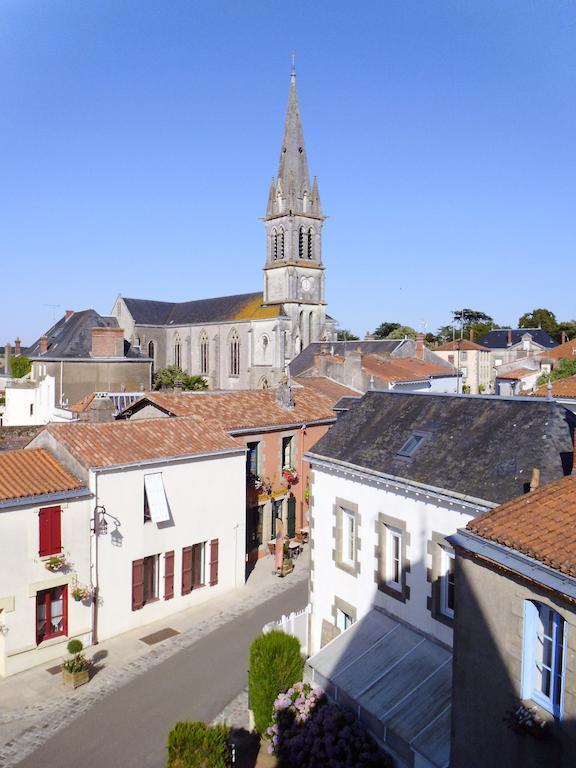 Le Petit Chateau - Tiffauges Proche Puy Dufou Bagian luar foto