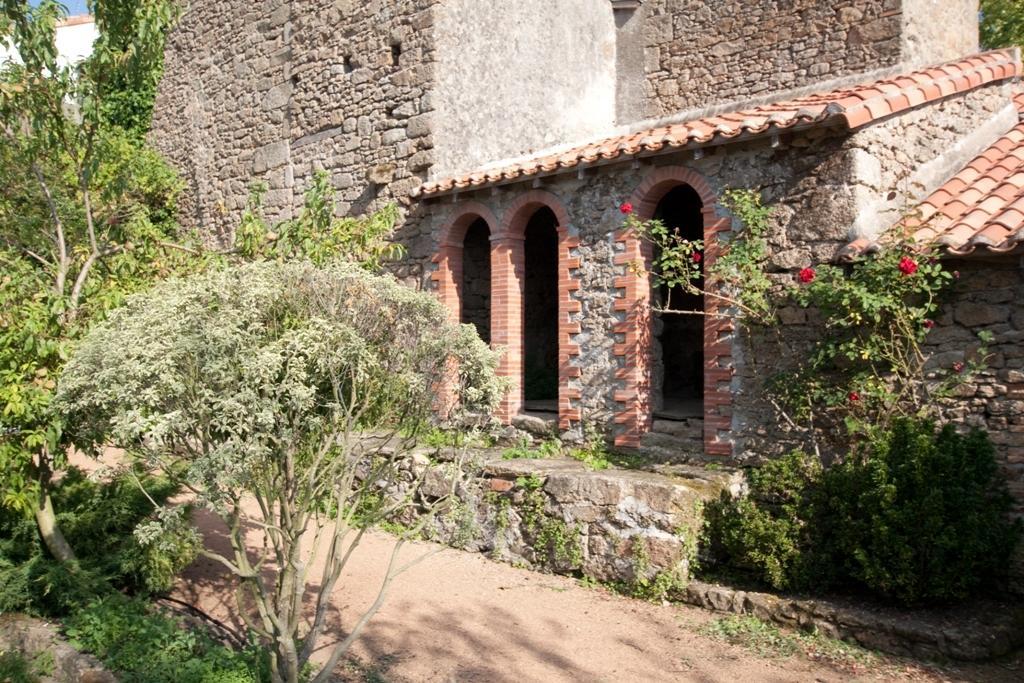 Le Petit Chateau - Tiffauges Proche Puy Dufou Bagian luar foto