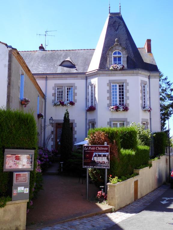 Le Petit Chateau - Tiffauges Proche Puy Dufou Bagian luar foto